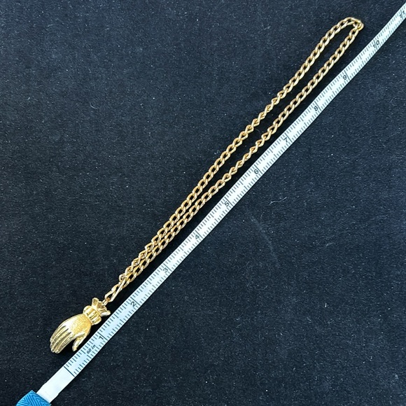 Unusual Vintage Gold Tone Chain Necklace with Cuffed Hand Pendant - Picture 4 of 6